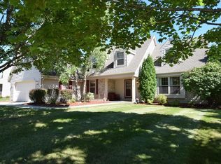 2103 Springbrook S, Waukesha, WI 53186