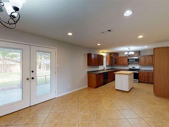 5th image of 3112 Moor Dr