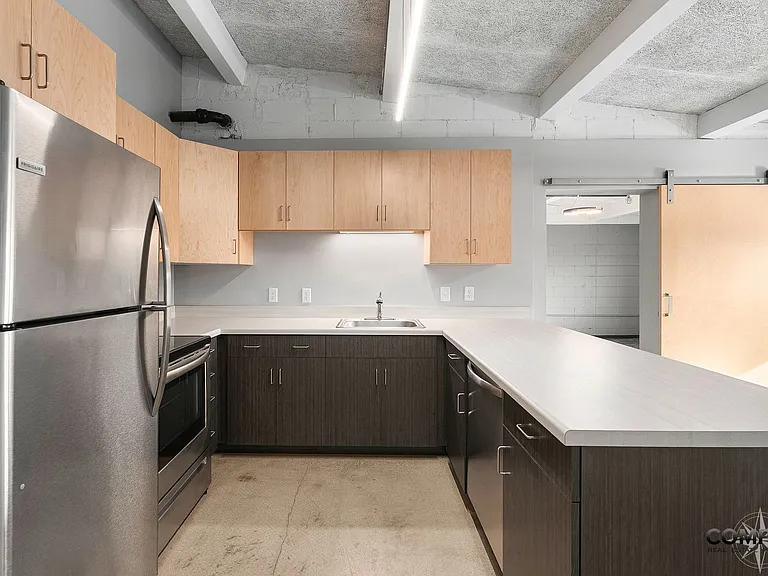 The Howard Apartments — Photo 30