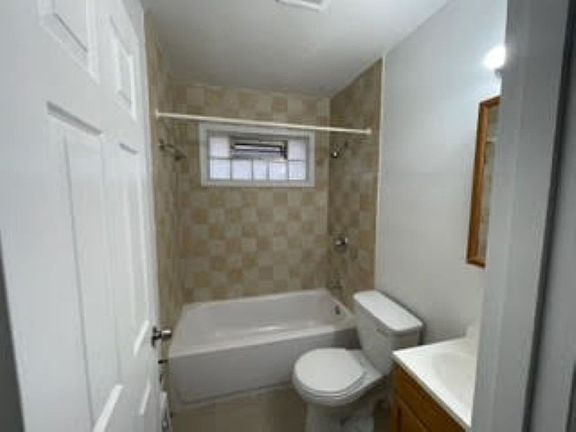 3rd image of 10658 Dunkeld Cir