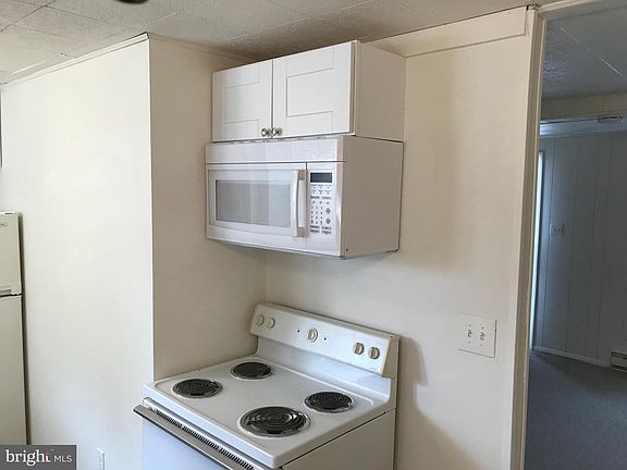 3rd image of 412 & 412-1/2 E Stephen St
