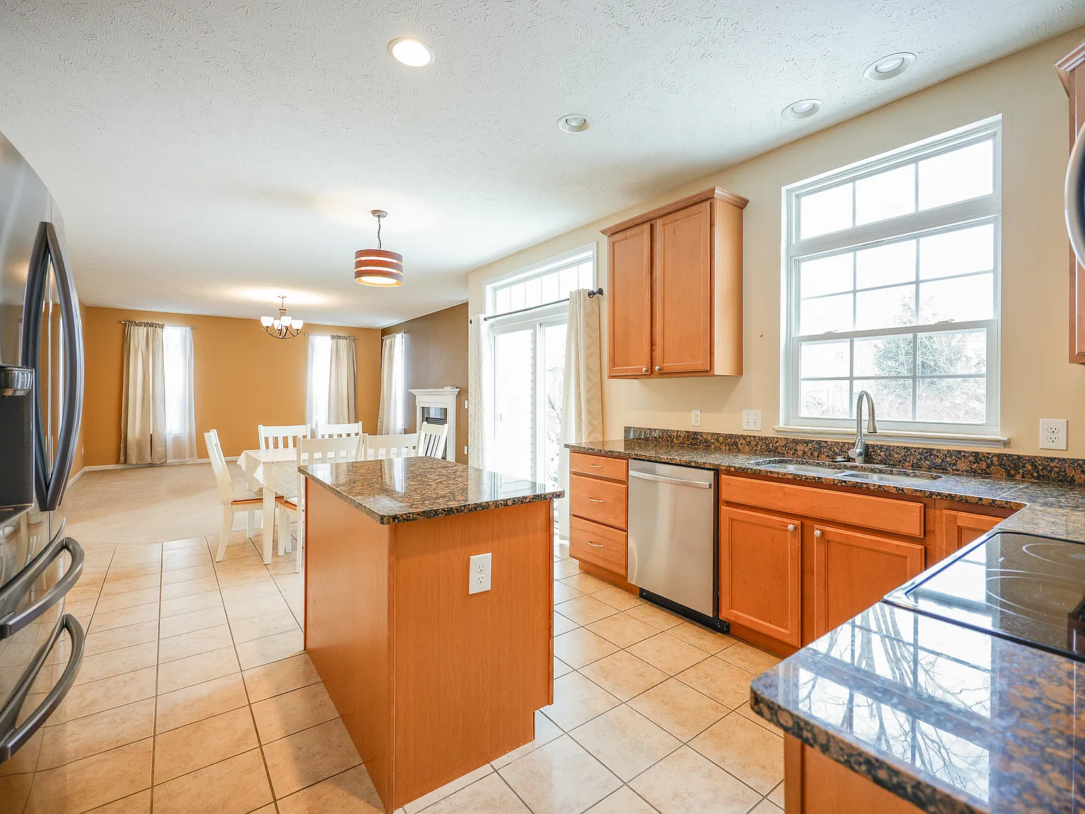 4 bed, 3.5 bath, 3467 sqft, $3,500 — Photo 4