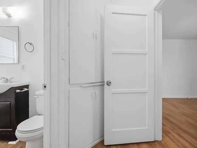 5642-5646 Laurel Canyon Blvd — Photo 19