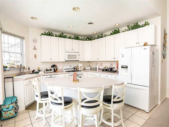 5th image of 807 Plymouth Pl #2
