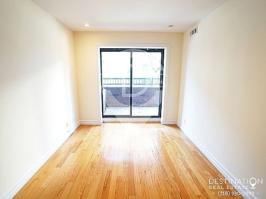 5th image of 2155 Ocean Ave #B2