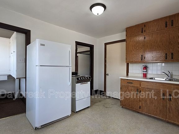 5th image of 1312 1/2 3rd Ave N