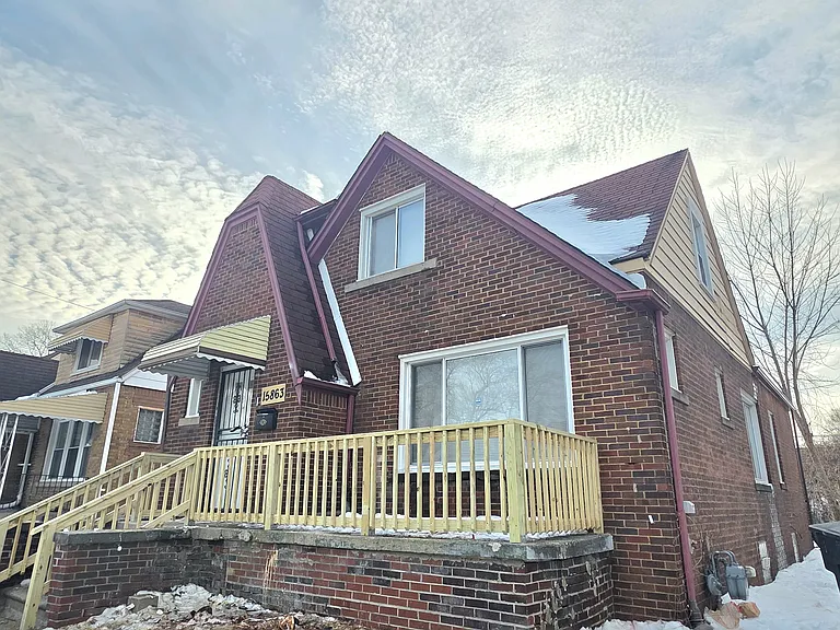 15863 Sorrento St — Photo 4