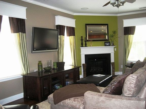 Family room w/ gas fireplace