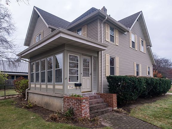 2nd image of 912 Roncevalles Ave