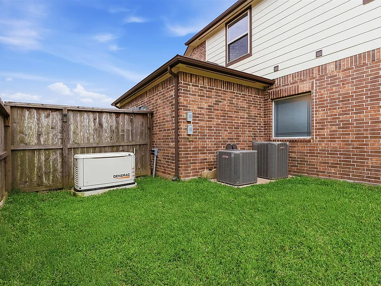 2410 Ginger Mist Ct — Photo 40