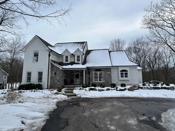 13434 Hyde Rd, Hartland, MI 48353