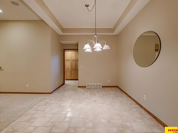 4th image of 818 Heatherwood St