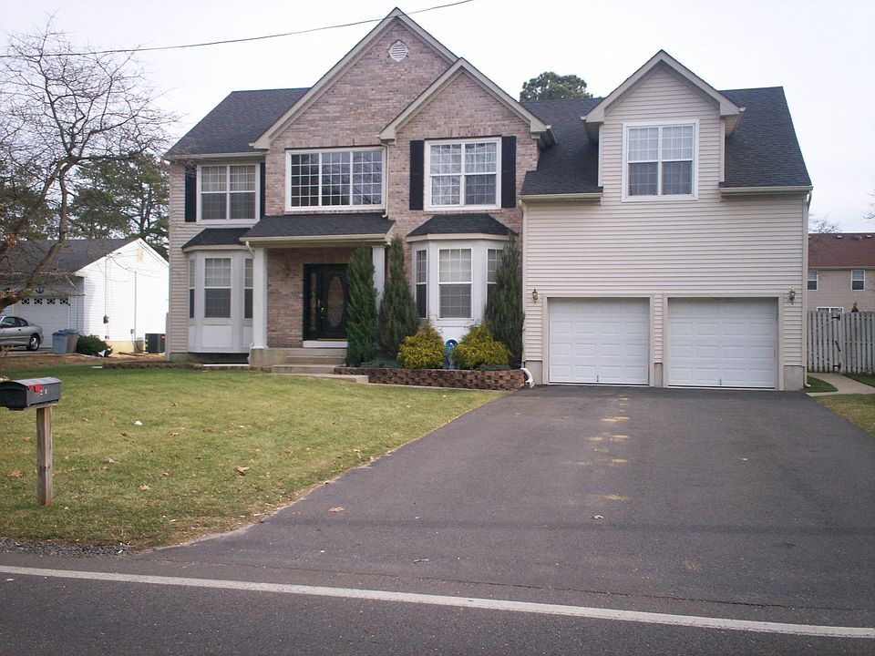 5 Bedroom Colonial
