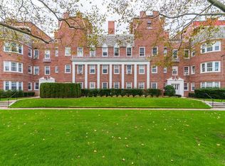 106 S Village Ave APT 2C, Rockville Centre, NY 11570