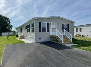 121 Elmhurst Dr, Lockport, NY 14094