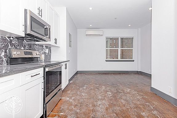 4th image of 2115 Regent Pl #4