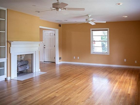 4th image of 3010 Sherwood Dr