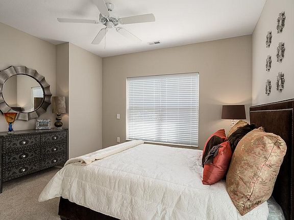 5th image of 624 Aster Ln