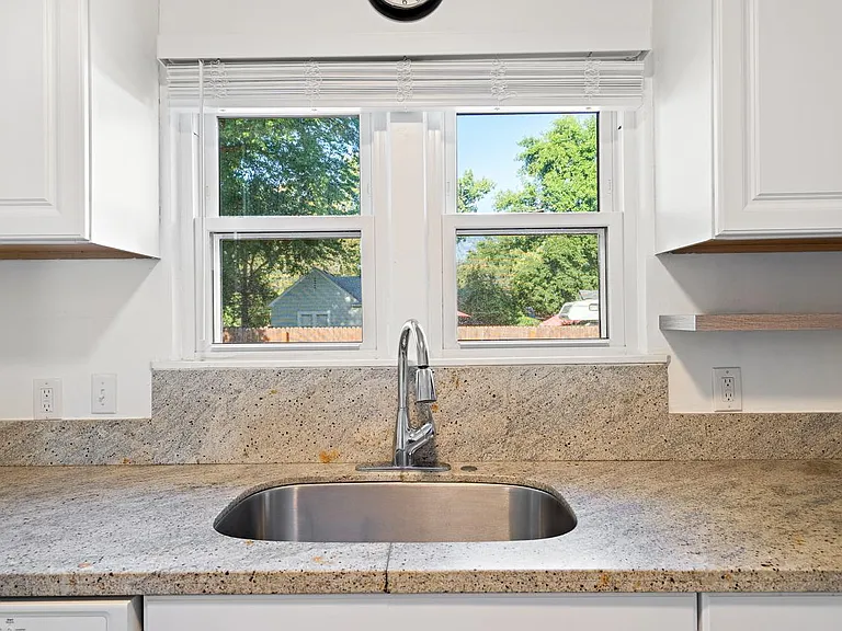 4426 W Irving St — Photo 12