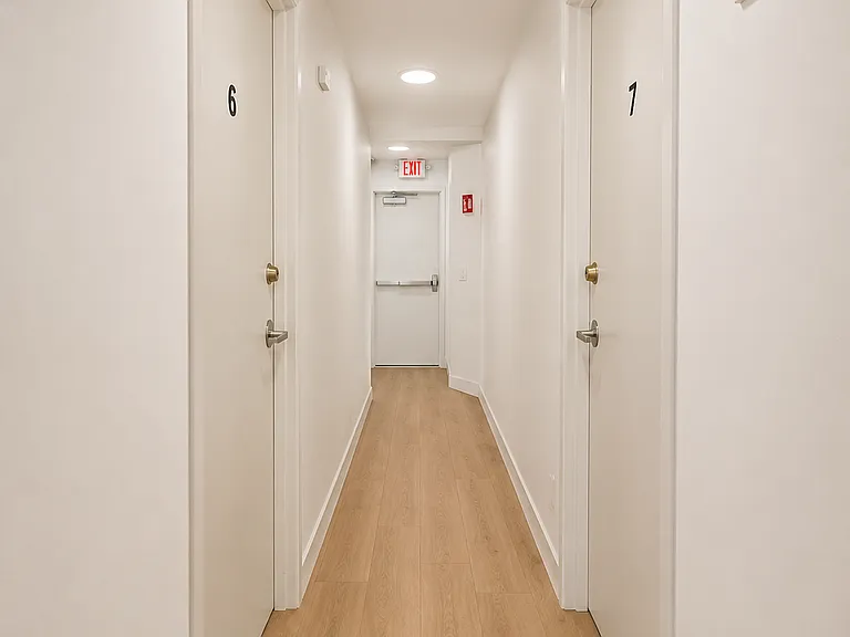 125 W Park Ave #4 — Photo 3