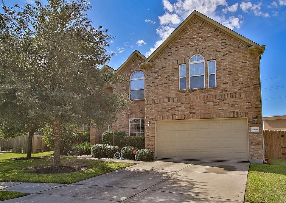 Welcome Home to 22007 Bridgestone Hawk Ct. In the beautiful community of Bridgestone Lakes.