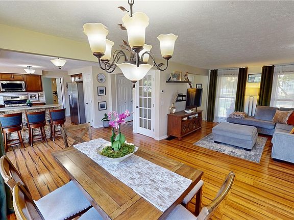 3rd image of 971 Fieldstone Dr