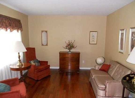 3rd image of 1350 Hillcrest Dr
