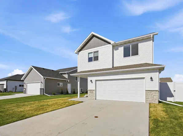 3851 19th St S, Moorhead, MN 56560