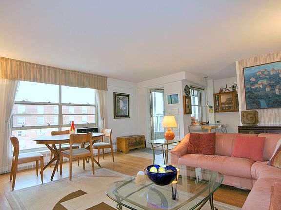 4th image of 90 La Salle St APT 20A