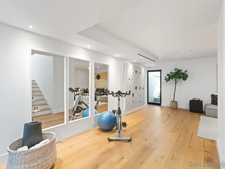 744 Bonair St — Photo 36