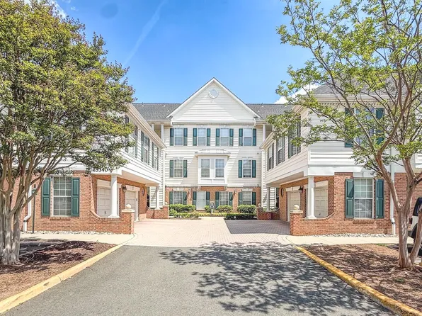 25340 Lake Mist Sq Unit 304, South Riding, VA 20152