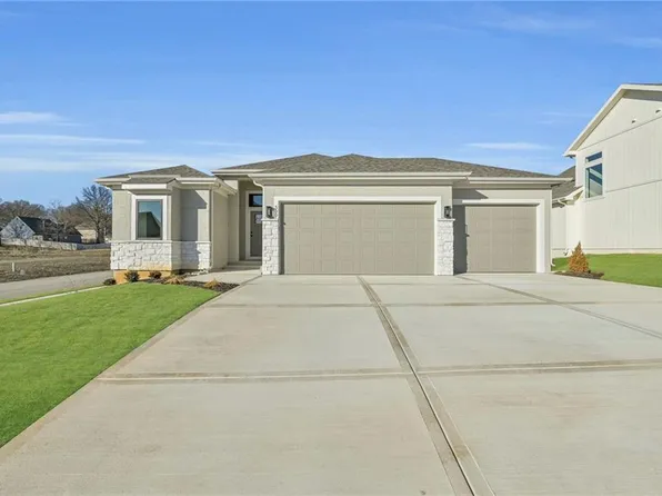 500 6th St, Smithville, MO 64089