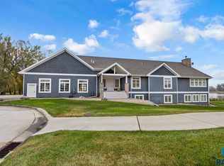 6000 Marrs Beach Ln, Madison, SD 57042