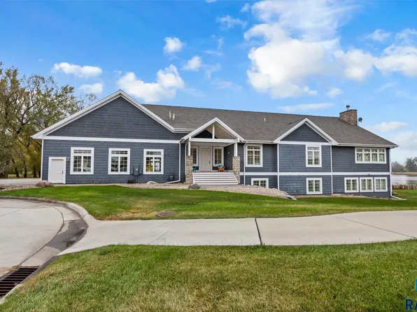 6000 Marrs Beach Ln, Madison, SD 57042