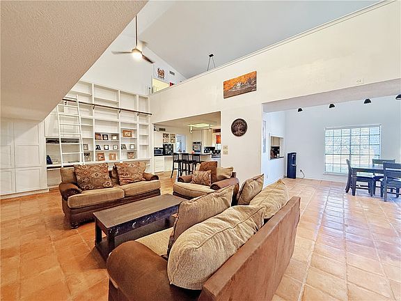 2nd image of 3201 Traylor Blvd