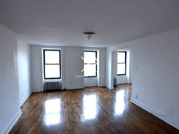 382 Halsey Street image 1 of 7