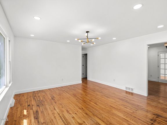2nd image of 22 Verdi Boulevard