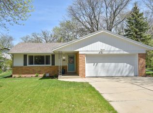 4464 N 105th St, Wauwatosa, WI 53225