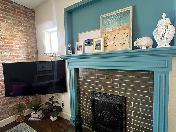 2nd image of 2060 N Vine St