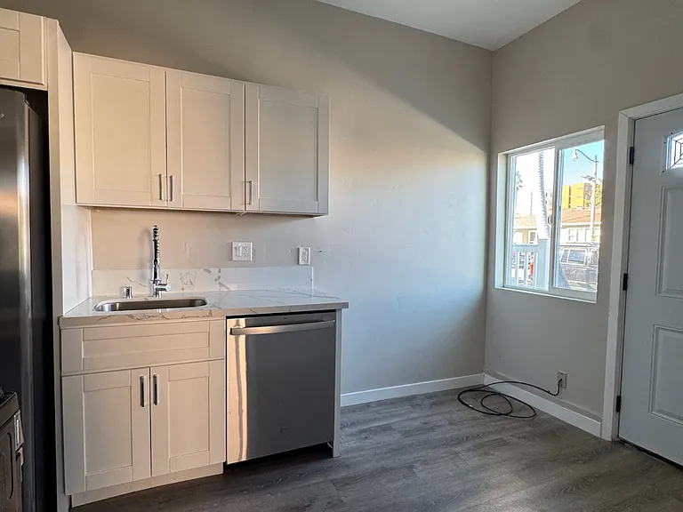 6249-6253 Dorothy Dr — Photo 3