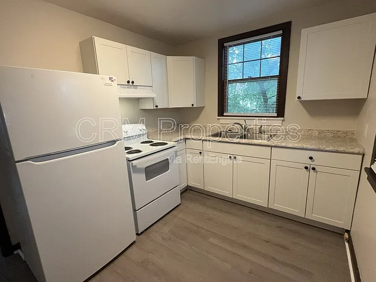 112 N Green St — Photo 7