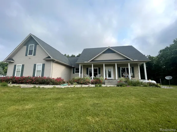 3756 Davison Lake Rd, Ortonville, MI 48462