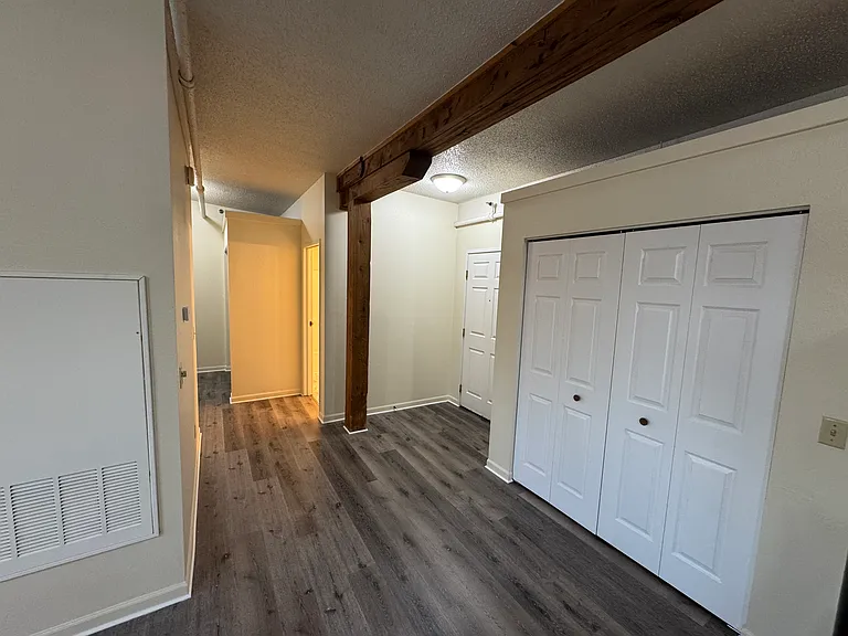 Pioneer Point Apartments — Photo 16