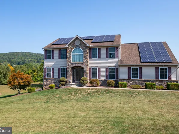 227 Timberline Dr, Douglassville, PA 19518