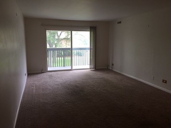 3rd image of 16W543 Mockingbird Ln APT 208
