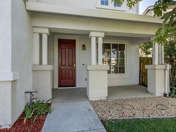 2nd image of 1665 Alamo Pl