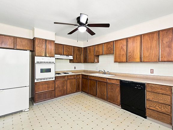 3rd image of 8451 E Briarwood Blvd
