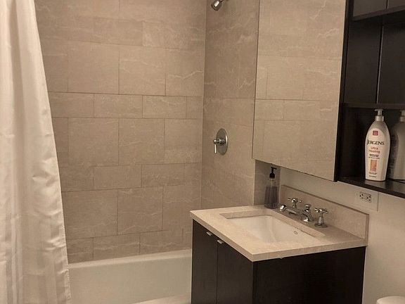4th image of 215 E 91st St #28G