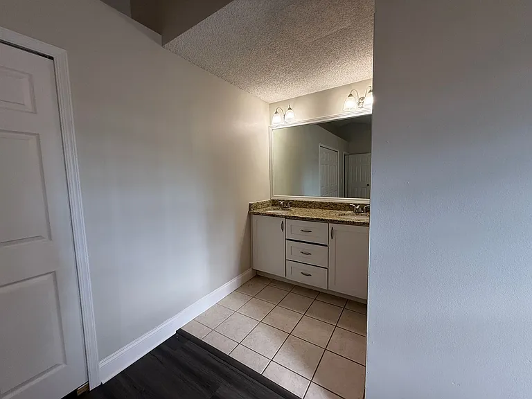 2982 Embassy Ct — Photo 16