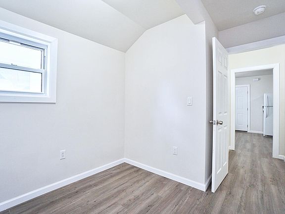 2nd image of 139 Eaton Pl #2B